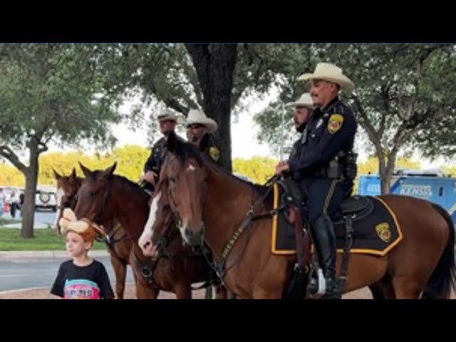 Mounted patrol unit helps keep the peace at Spurs game