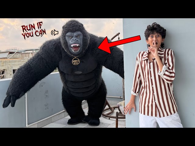 SCARY GORILLA FOUND ME😱TRAPPED IN HOUSE