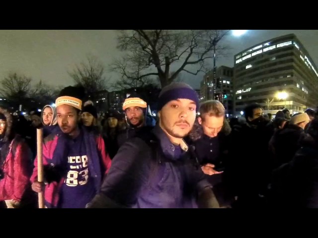 VR: Anti-Trump Inauguration Protesters light a HUGE Fire in DC