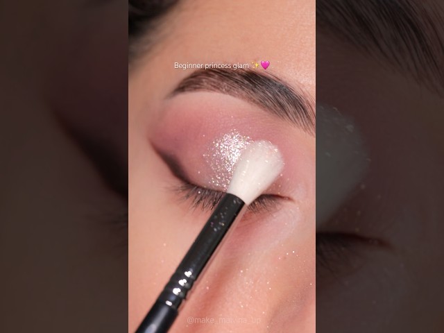 Beginner eyeshadow 101🩷#makeup #makeuptutorial #eyemakeup #ماكياج #maquillaje #beginnermakeup