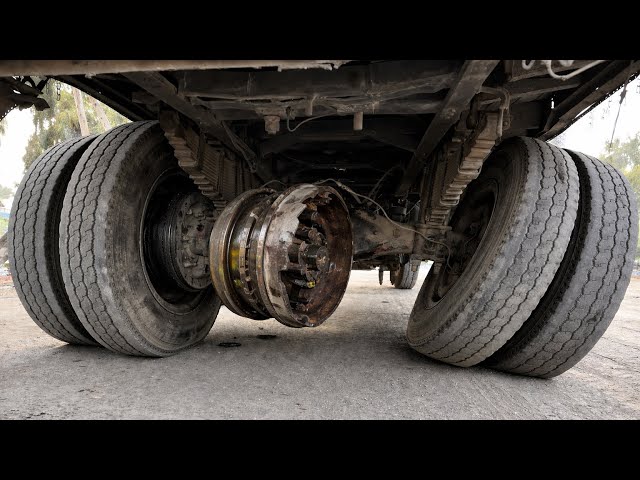 Overloaded Truck Disaster! Hub, Drum & Bolts Completely Destroyed – Roadside Repair!