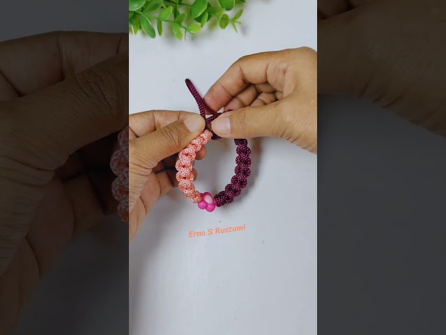 Easy DIY adjuster #paracordbracelet #friendshipbracelet