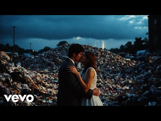 Jain, Solomun - Tout le monde est fou (Official Video)