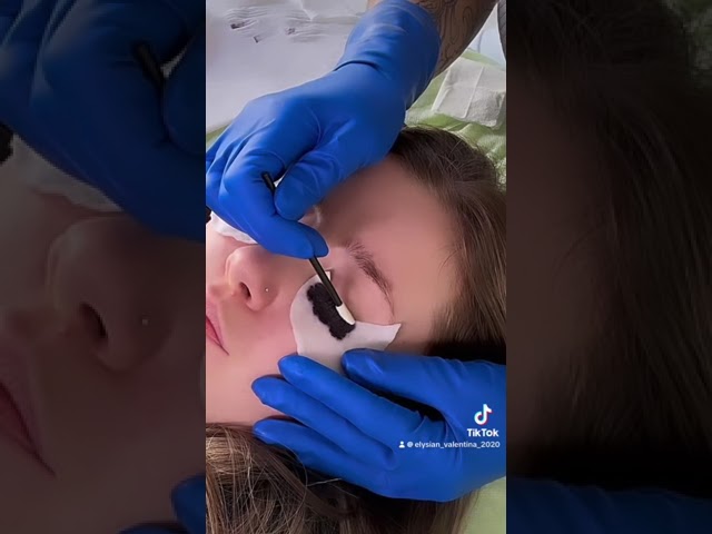 How to do a traditional lash tint!