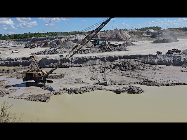 Dragline working at the quarry!