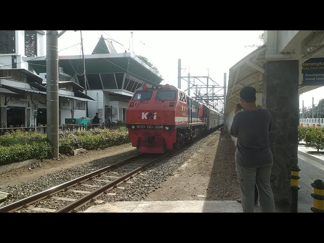 momen langka! Kereta Java Priority menggunakan lokomotif merah // RnB milik Sidotopo 