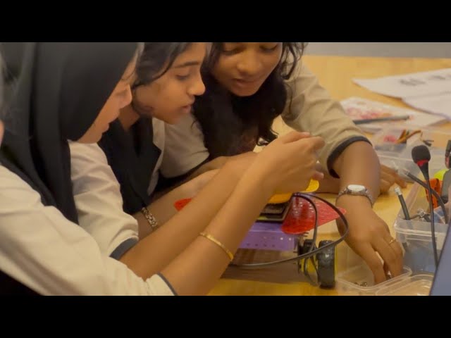 Hands-on learning in action: Castor Bot using the iBot Kit | AI -Robotics Lab at GUPS Purathur.