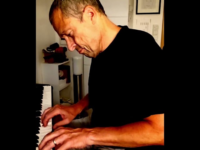 Smalltalk in the Green by #bertramgeck #piano #music #pianomusic #chilloutmusic #neoclassical