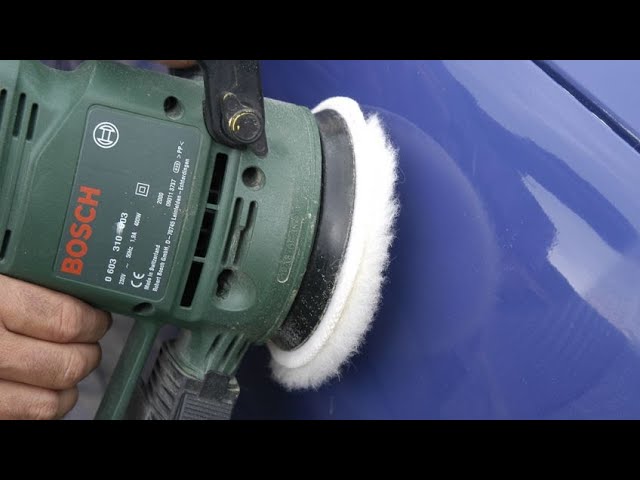 Polishing the car - Bricomania
