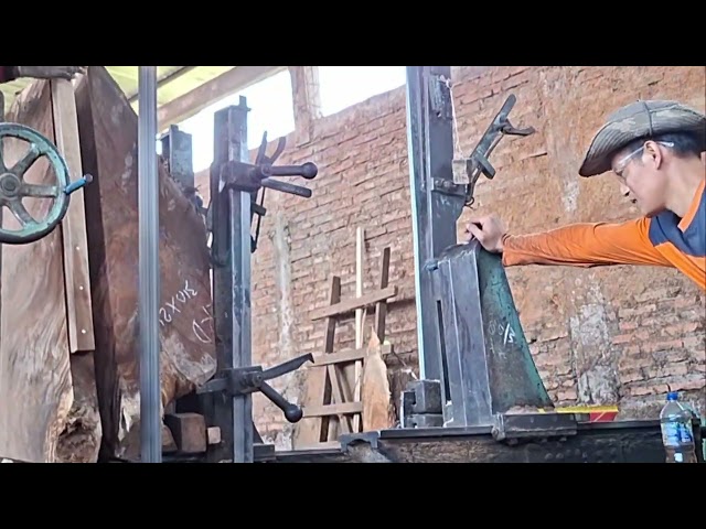 Massive Log Turned Into Premium Wood Slabs! | Sawmill Cutting Process