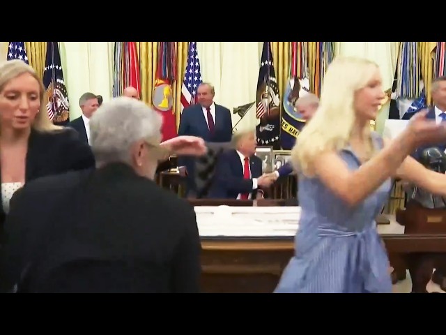 Press RUSHED OUT after Trump’s bizarre Oval Office episode