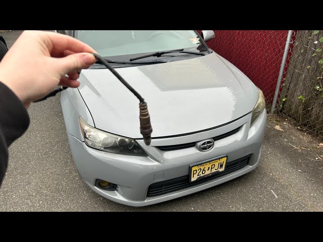 How to replace a upstream 02 sensor on a 2011-2016 Scion tC