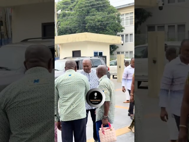 ¡Uy! Miren al Presidente Mahama y a la Primera Dama Lordina Mahama en la capilla #talkativesavenue