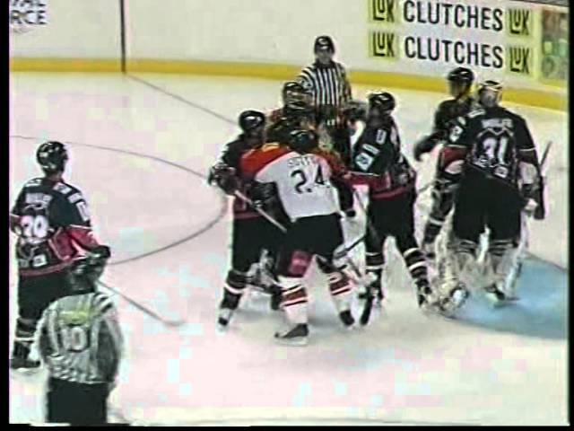 Brett Clouthier vs Radoslav Hecl EIHL fight 23-9-06