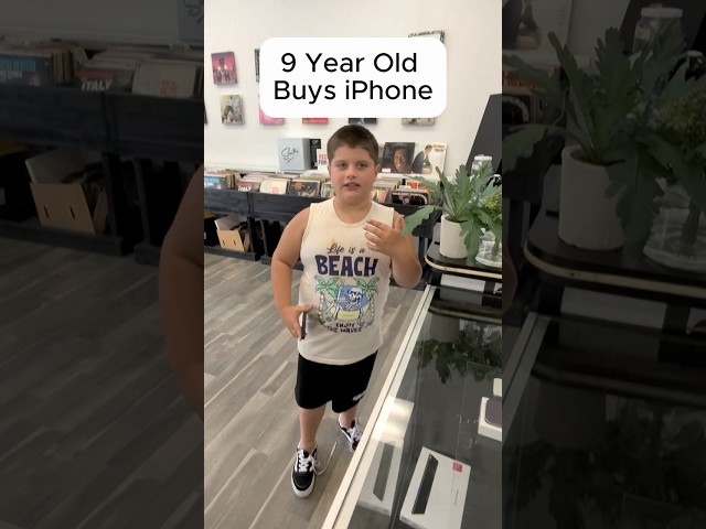 9 YEAR OLD BUYS IPHONE 📲 #smartphone #problemfix #smallbusiness #tech #screenbreak #fixmyphone