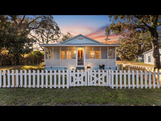 12403 Cedar St, Cedar Key, FL