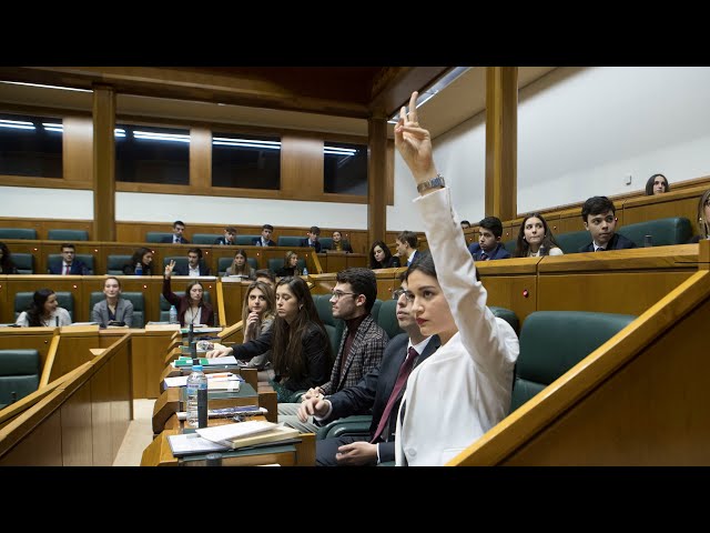 🔴  Directo | III Simulación del Parlamento Vasco. Sesión plenaria 25/03/2021