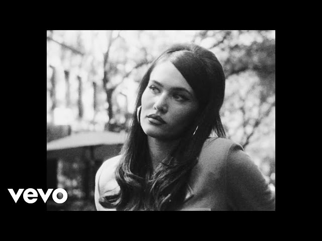 SIENNA SPIRO - Die On This Hill (NYC Visualizer)