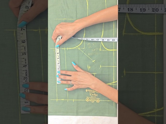 👉The correct way to cut a 4-tuck blouse ✂️✅/35 size four dart blouse cutting/Four Dart Belt Blouse