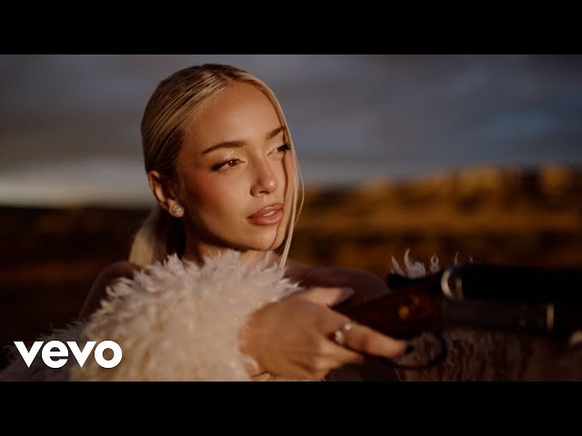 Ana Mena - Lárgate (Video Oficial)