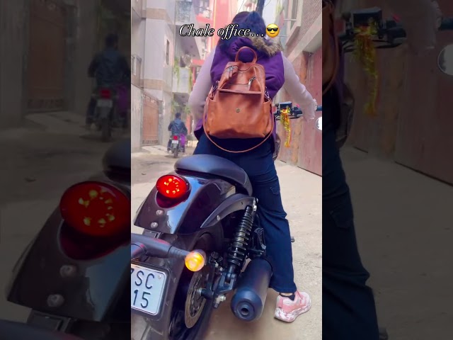 Kesi lgi bike #bikegirl #bikegirl #bikelover #bikelife #bike #hindisong #bollywood #bollywoodsongs