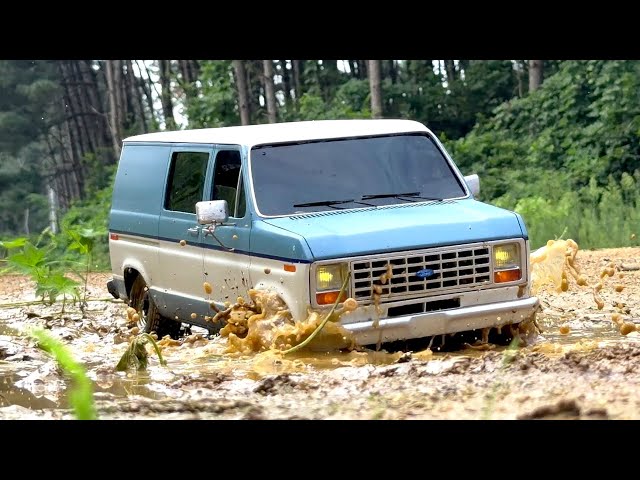 1/10 Scale FORD Econoline e-150 Axial SCX10 II chassis build work, off-road test driving 4X4 RC Car