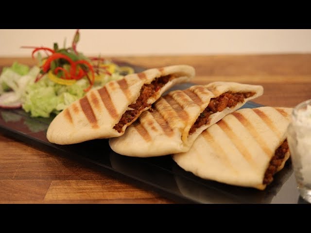 Chicken Keema Kulcha by Sanjeev Kapoor | Khana Khazana - -  Ramzan Special - Sanjeev Kapoor - Zee TV