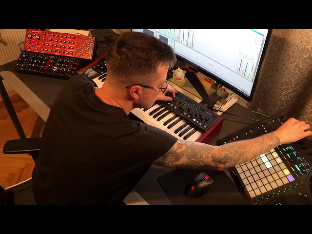 Oldschool Techno-Trance Live Session (Behringer DeepMind12, Neutron, Model D, Ableton Push2)
