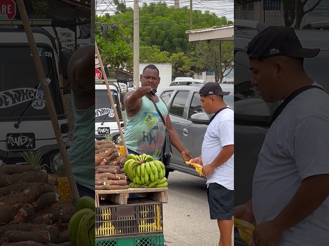 El banano 🍌súper pequeño 🤣