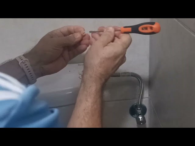 Limpieza del filtro de una cisterna ROCA.#fontanería 