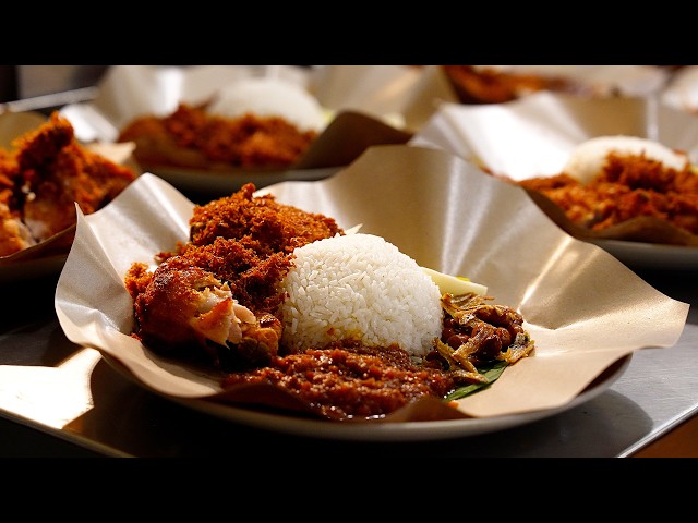 10,000 Fried Chicken A Day | Why People Line Up for Hours for This Nasi Lemak