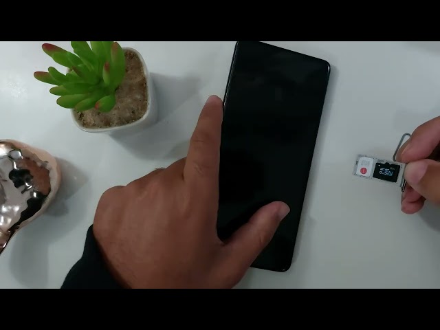 Does the Motorola Moto G47 have a memory card slot?