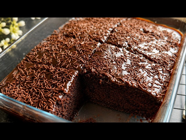 Easy Chocolate Cake Recipe– Ultra Moist Fudge Cake