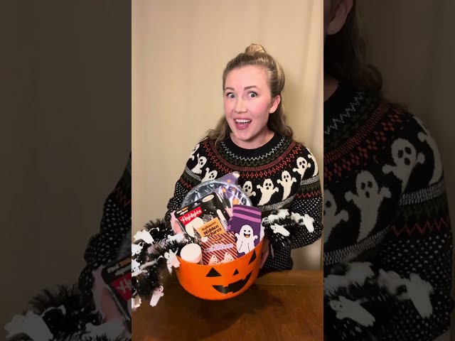 Boo Basket for Little Ghouls #boobasket #halloweengifts #halloweenforkids #halloween #fallintoshorts