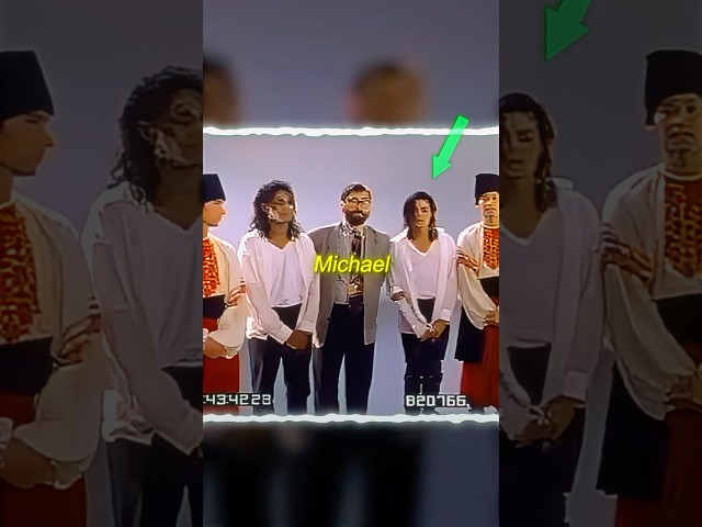 Michael Jackson BURSTS OUT LAUGHING at Impersonator😂