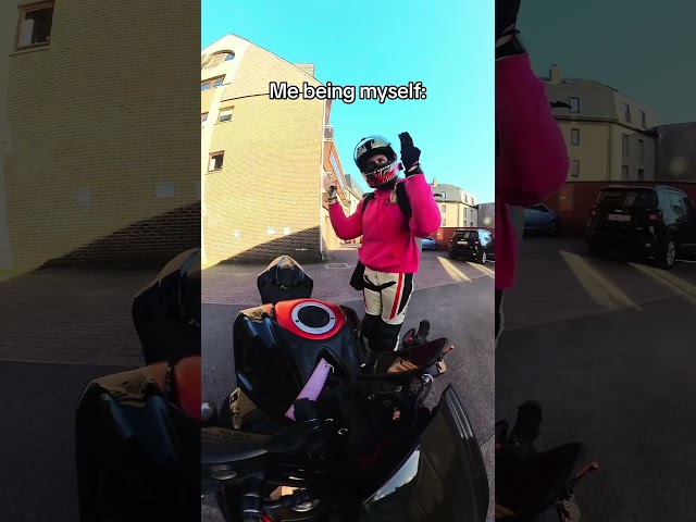 ✨🙃✨ #bikerfamily #motorcyclegirl #smartphone #bikegirl #motorbike #biker #motogirl #motogirlsworld