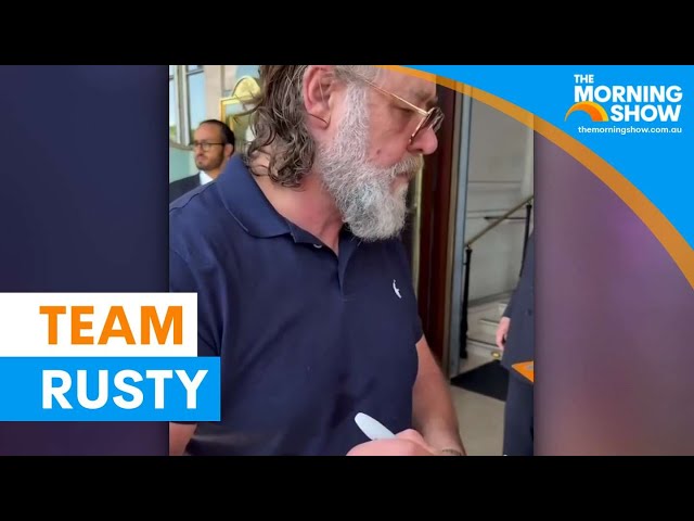 Russell Crowe defends autograph interaction with professional sellers | The Morning Show