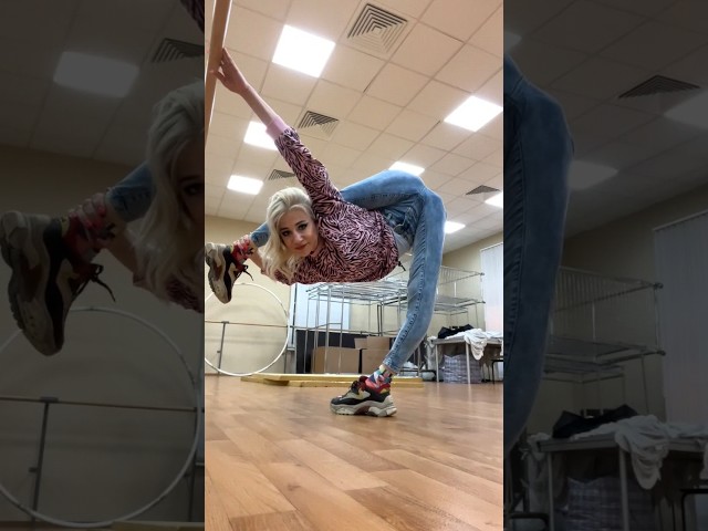#stretching #split #gymnast #contortion #yoga #flex #flexible #flexibility #circus