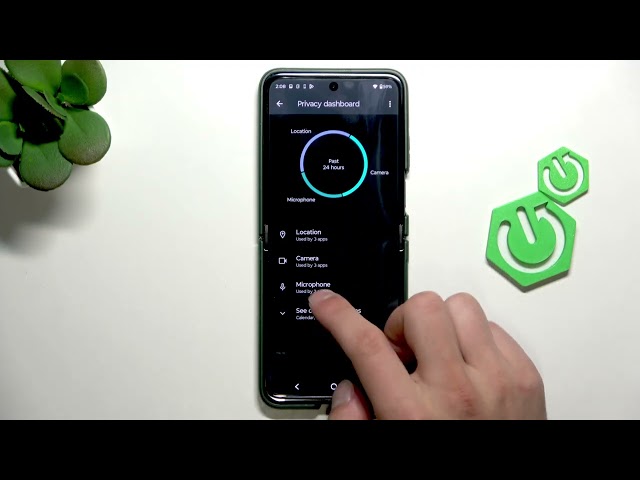 MOTOROLA Razr 70 Plus – How to Use Privacy Dashboard