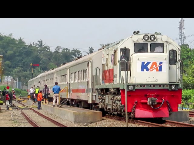 KERETA API LOKAL ANDALAN MASYARAKAT JAWA TIMUR YANG SELALU RAMAI PENUMPANG TAPI SAYANG TIDAK OPERASI