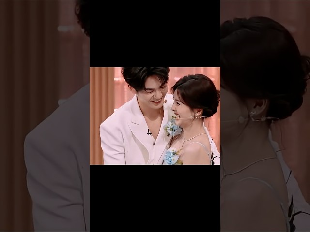 为什么这么宽敞呢？那是因为白鹿跟曾舜晞贴太紧了啦！#临江仙 #你好星期六 #白鹿 #曾舜晞