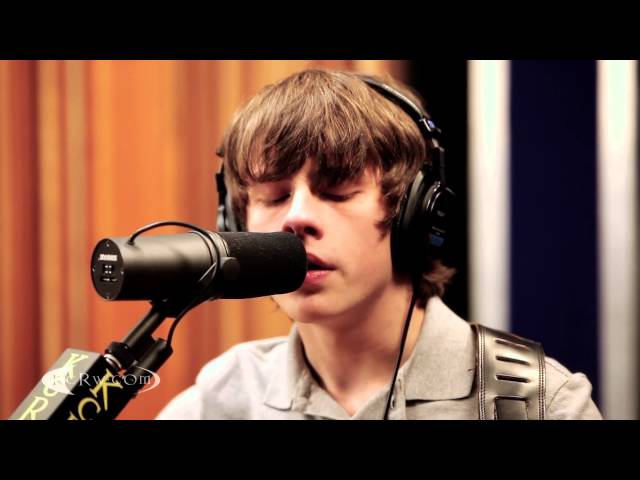 Jake Bugg performing "Broken" Live on KCRW