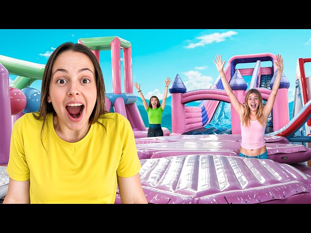 CHALLENGES IN A GIANT INFLATABLE PARK! FT. @delfipalladinoo @miel_ambar