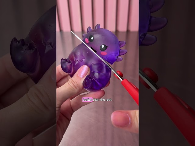 Cutting Squishies to See What’s Inside 👀