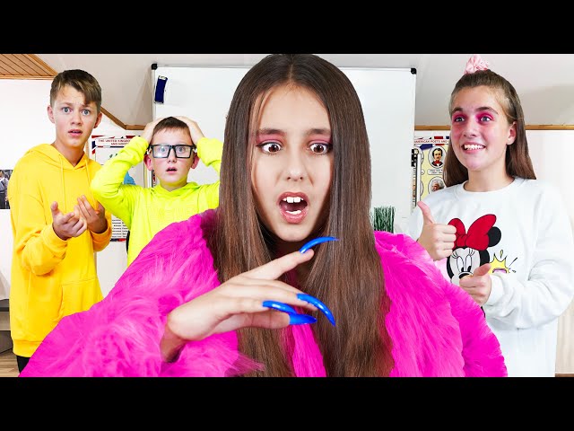 ¡Eva llegó a la escuela con las uñas muy largas! ¡Los amigos se ríen de ella!