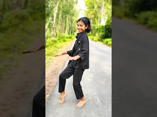 South Indian look 🖤🥰#bengalidance #trendingdance #srutimandal #shorts #viralreel #dance #srutimandal