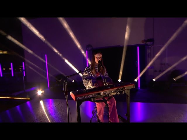 Sigrid - Dynamite (live on a rooftop)