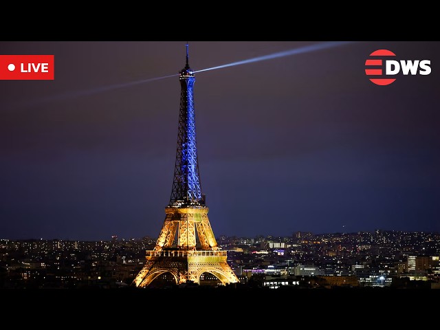 LIVE: Eiffel Tower Turns Blue and Yellow for Ukraine Independence Day | AQ15