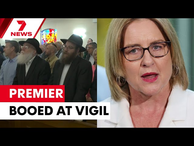 Premier Jacinta Allan booed at Bondi attack vigil | 7NEWS