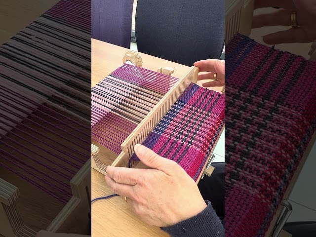 Weaving a scarf on a TabbyandTweed Rigid Heddle Loom #loom #weaving #loomweaving #fiberart